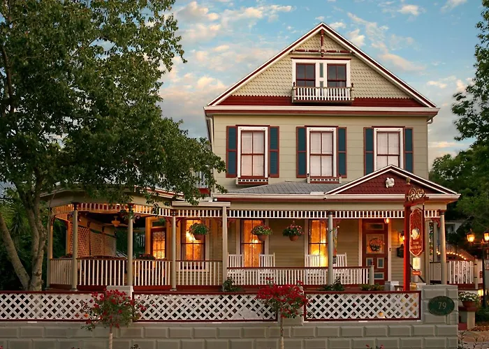Cedar House Inn